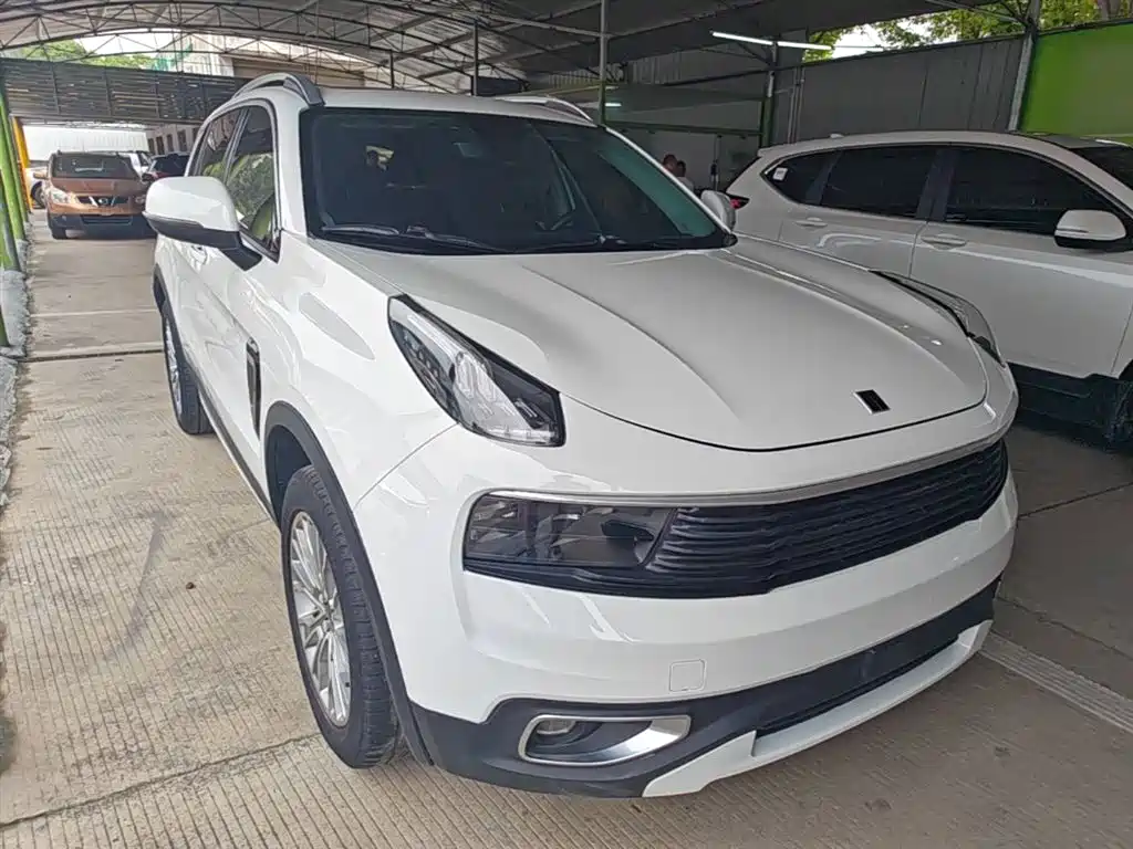 Lynk & Co 01 2017 2.0T 2WD фото 4