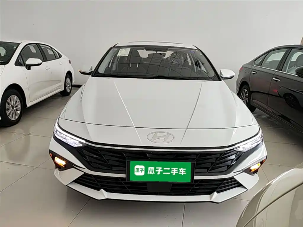 Hyundai Elantra 2023 1.5L CVT GLX Elite Edition фото 3