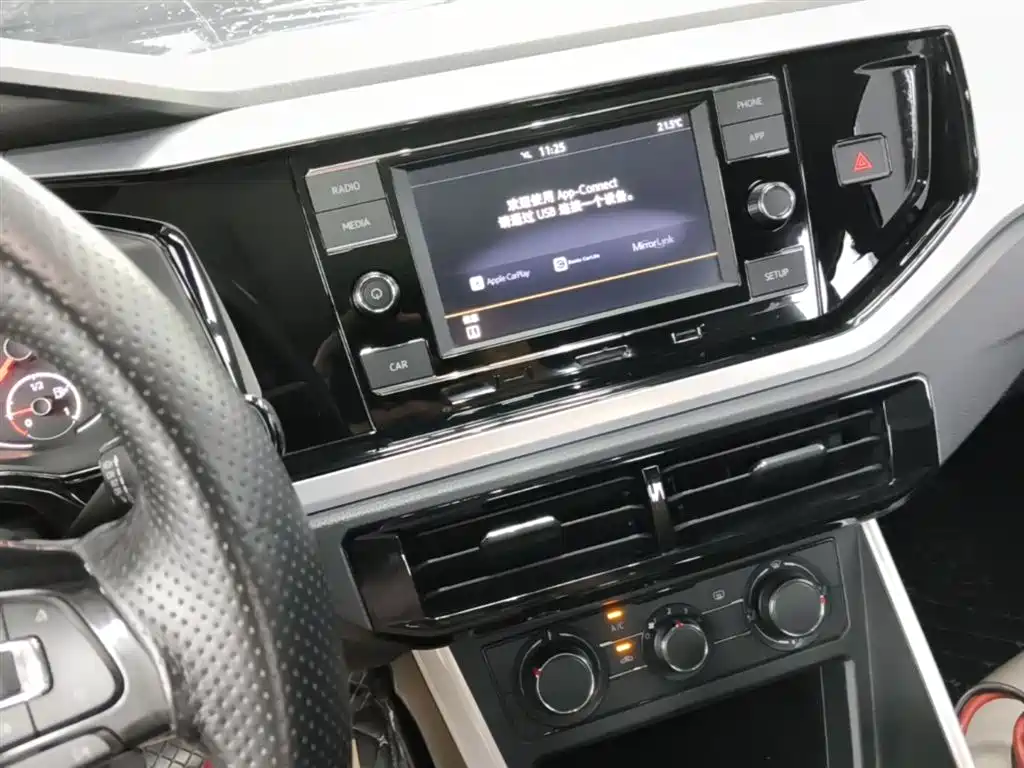 VOLKSWAGEN POLO