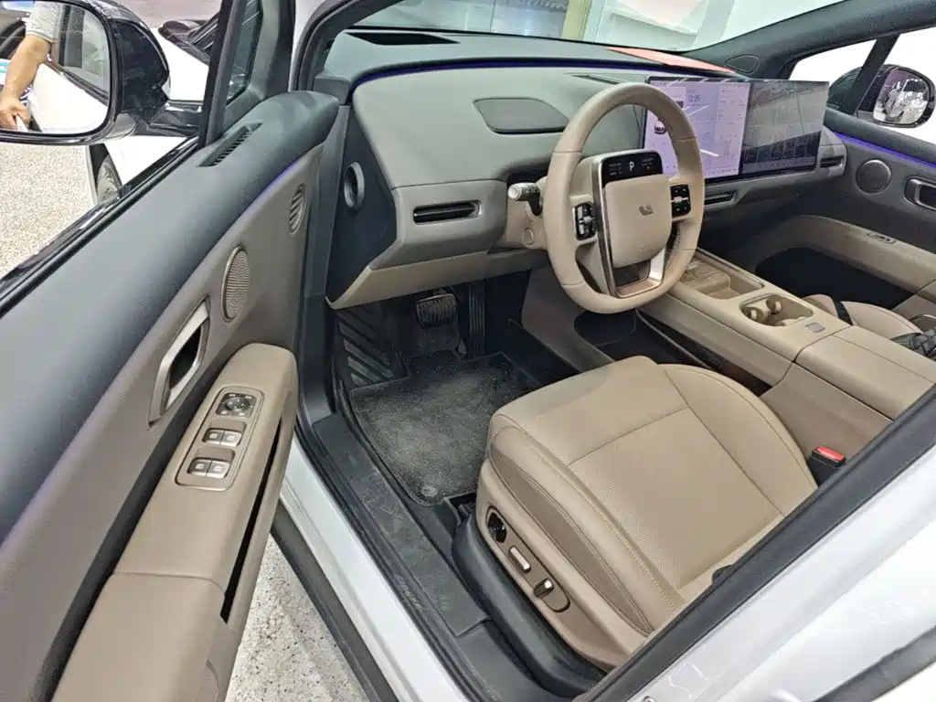 Li Auto i6 2026 2025 2WD Base Model