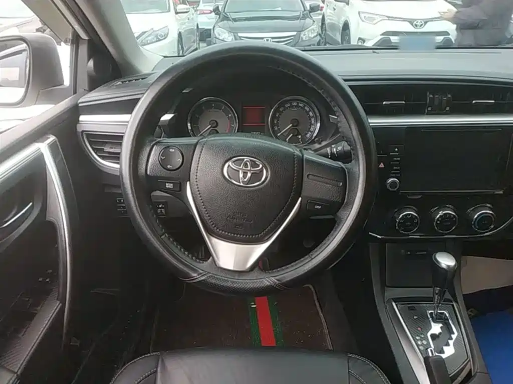 Toyota Corolla 2014 1.6L CVT GL-i Leather Edition фото 11
