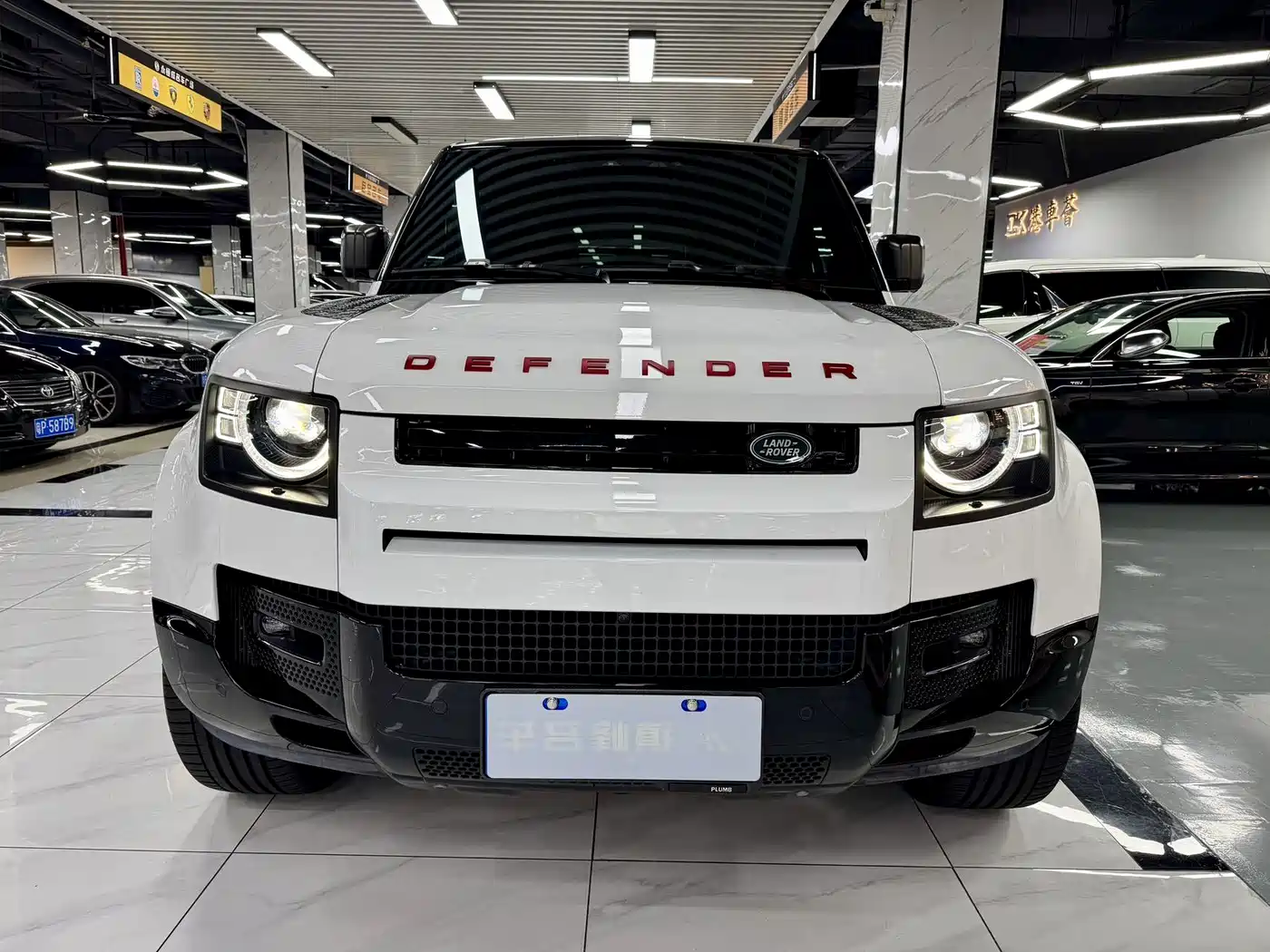 Land Rover Defender 2025 110 5.0T V8 фото 2