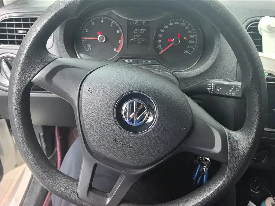 Volkswagen Polo 2018 1.5L Auto Safe Drive фото 15