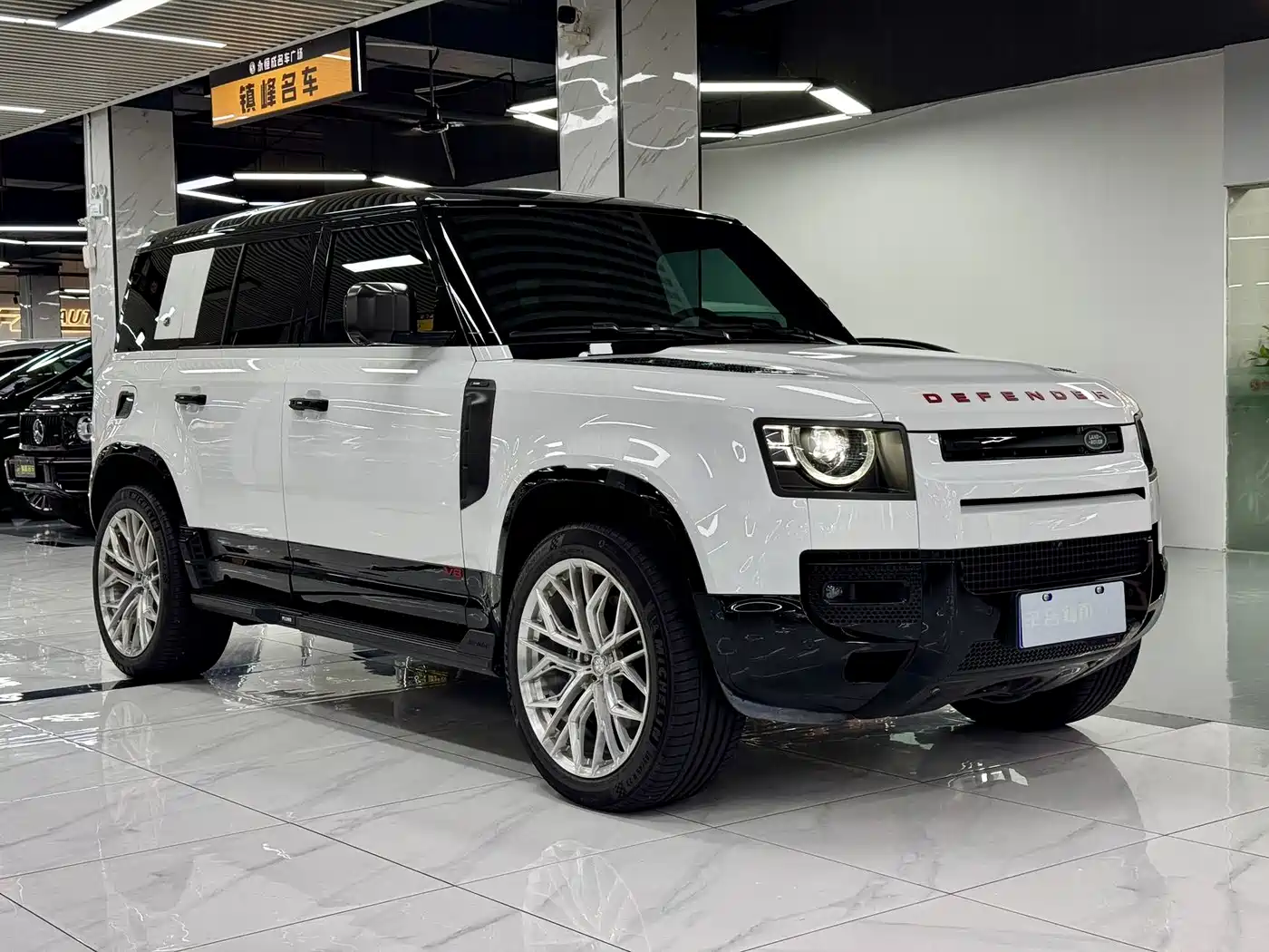 Land Rover Defender 2025 110 5.0T V8 фото 3