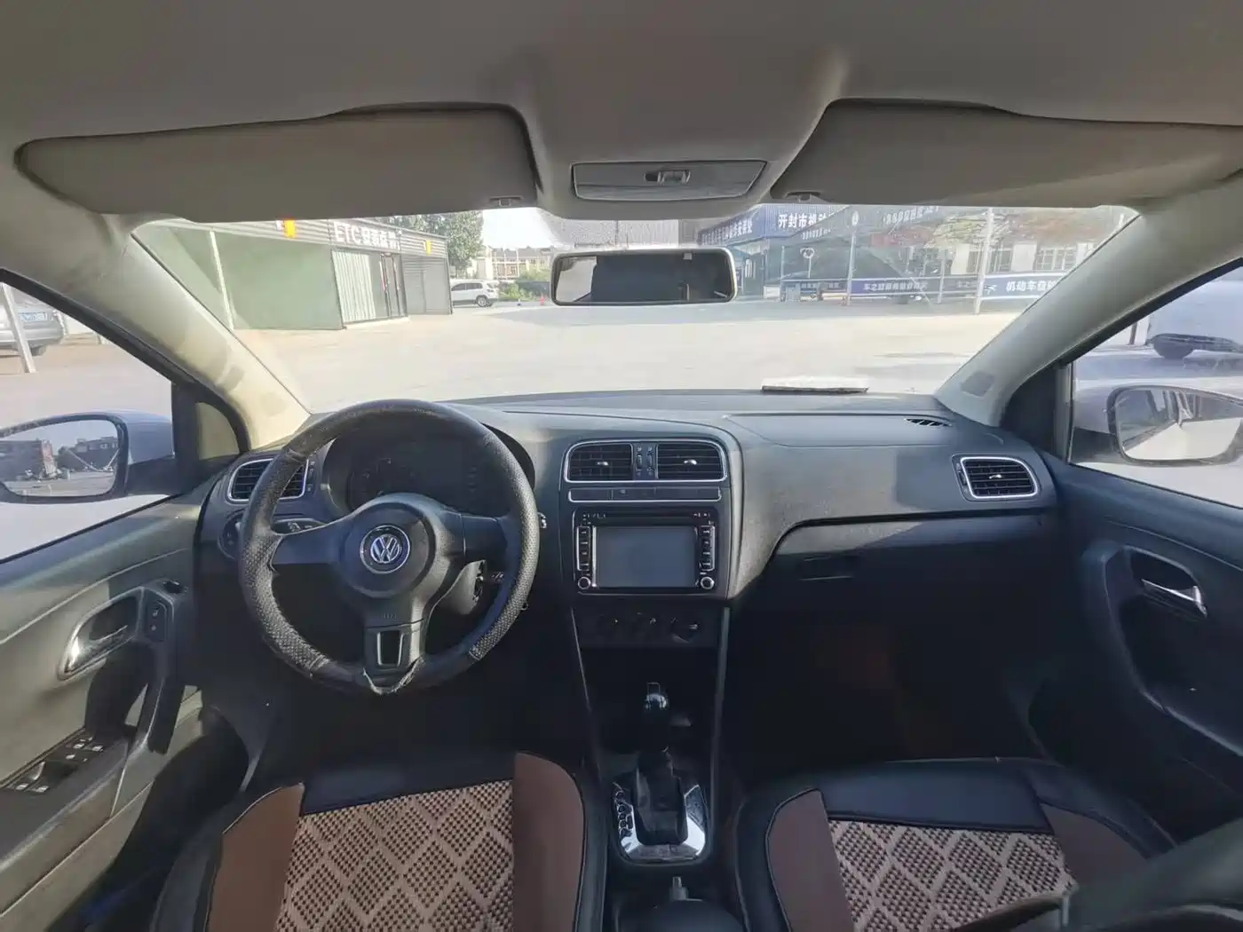 Volkswagen Polo 2013 1.4L Automatic Comfort Edition фото 9