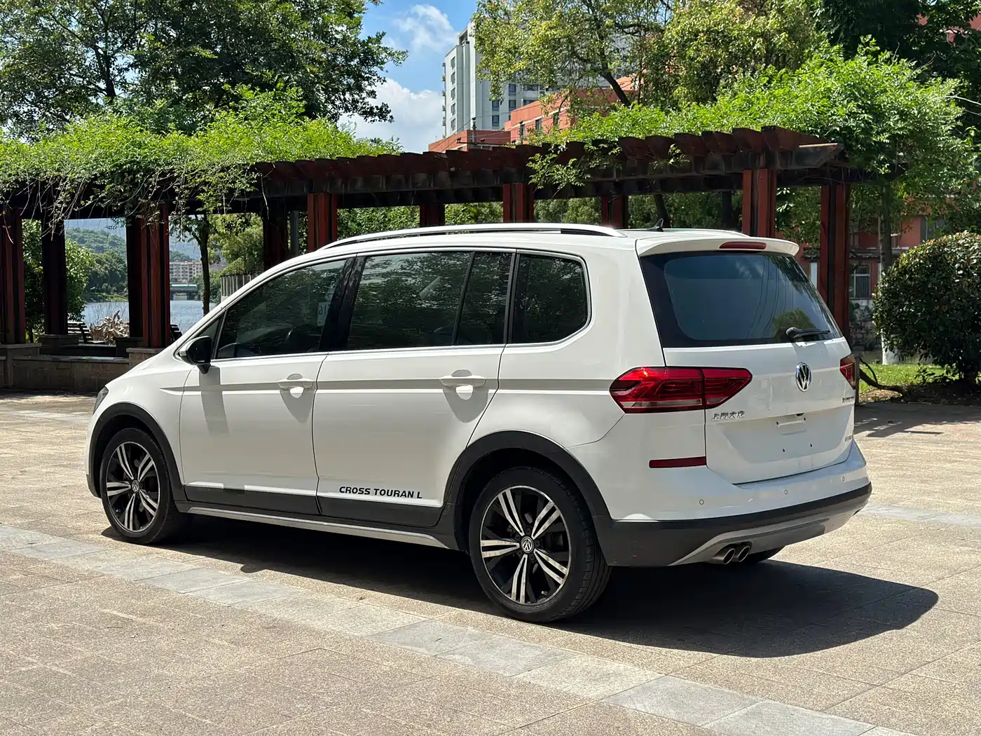 Volkswagen Touran 2018 Touran L 280TSI DSG Cross Edition 6-seater China VI фото 8