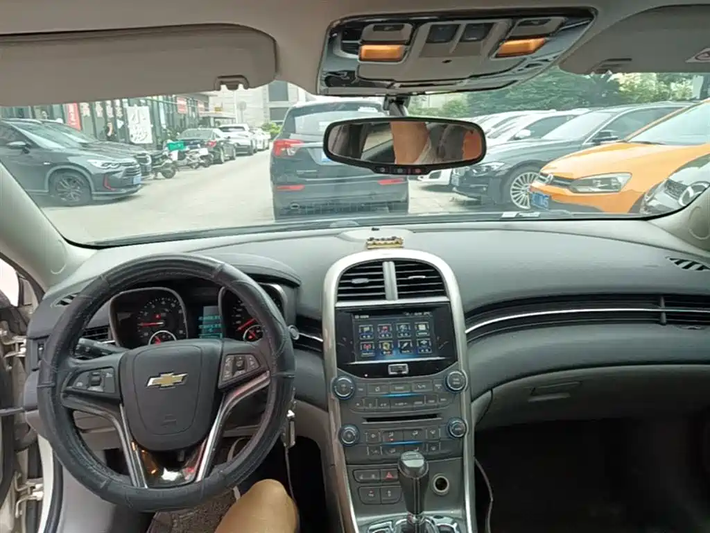 Chevrolet Malibu 2014 2.0L Automatic Luxury фото 10