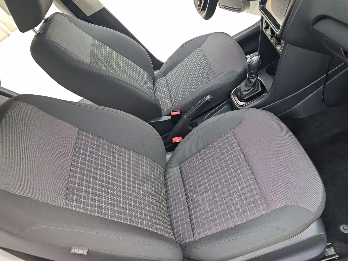 Volkswagen Polo 2016 1.6L Automatic Comfort фото 13