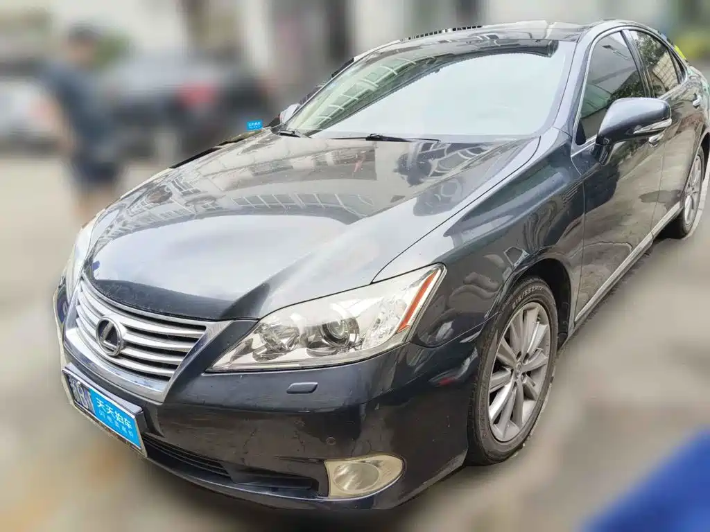 Фото 1 - Lexus ES