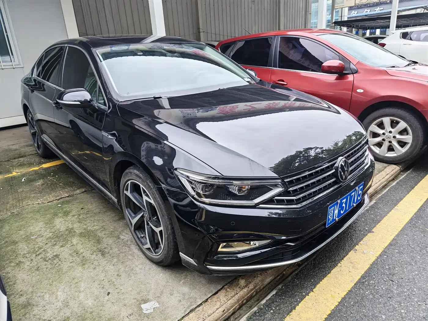 Volkswagen Magotan 2023 Model 2 Million Commemorative Edition 330TSI DSG Luxury фото 3