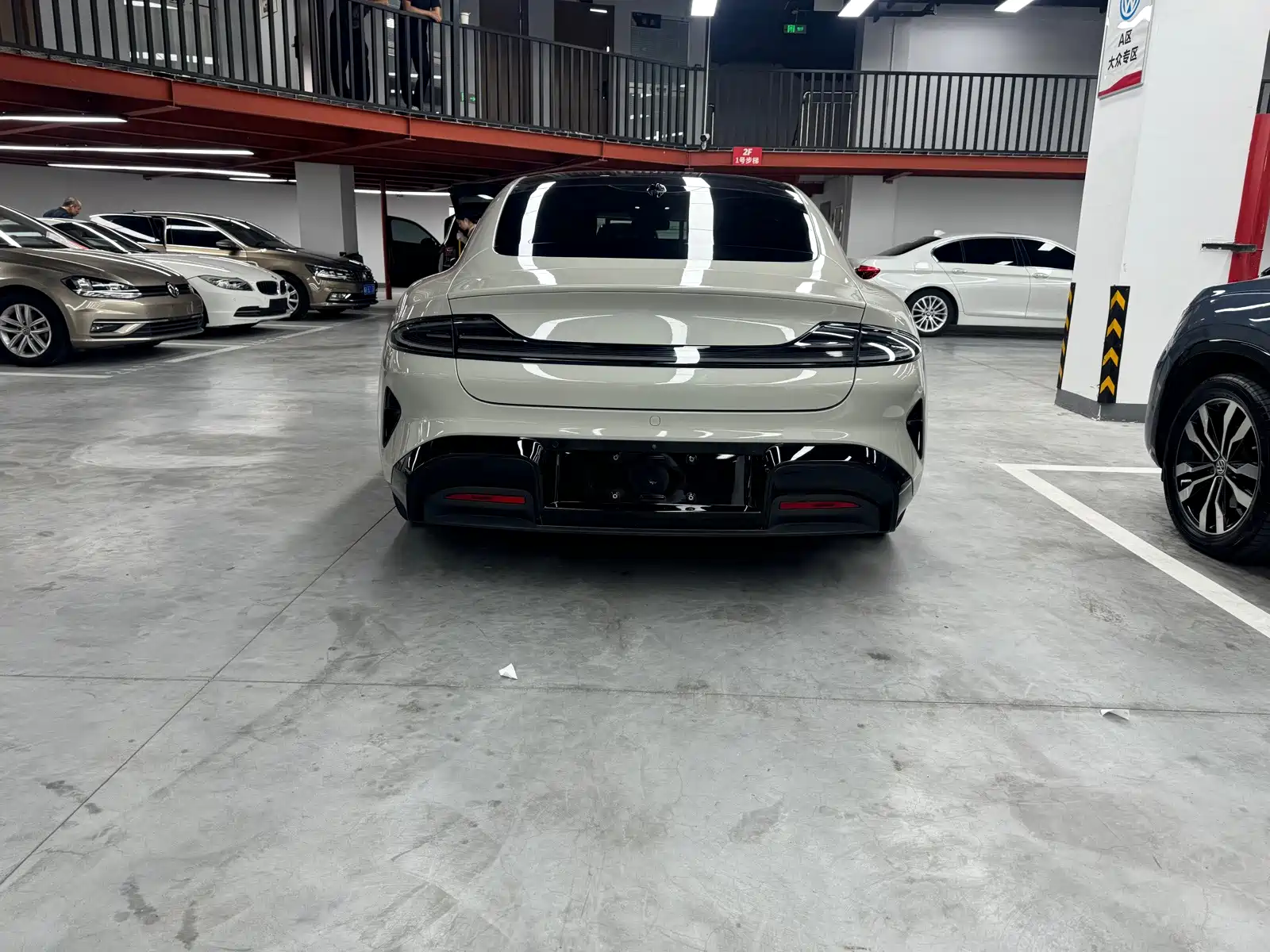 Photo 14 - Xiaomi SU7