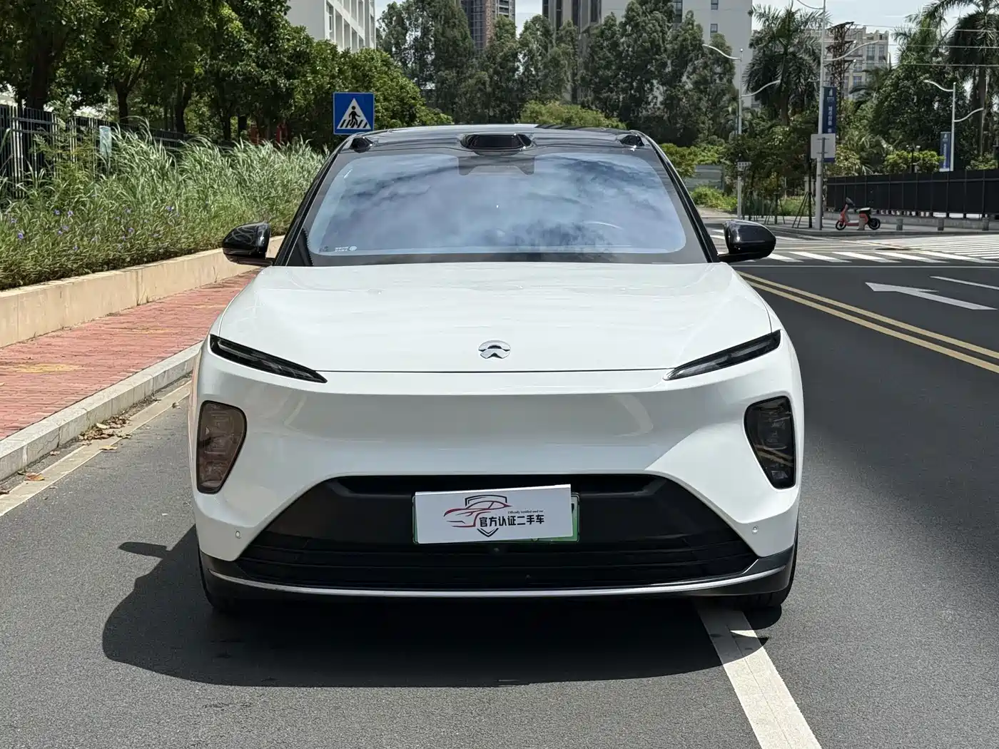 Фото 2 - NIO ES8