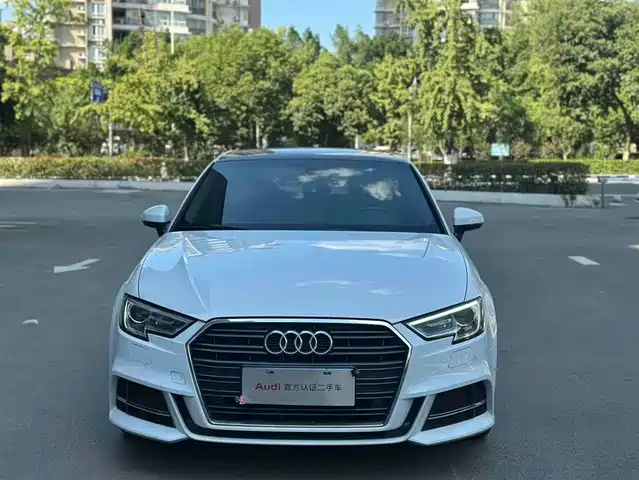 Audi A3 2018 30th Anniversary Sportback 35 TFSI Fashion — фото 2