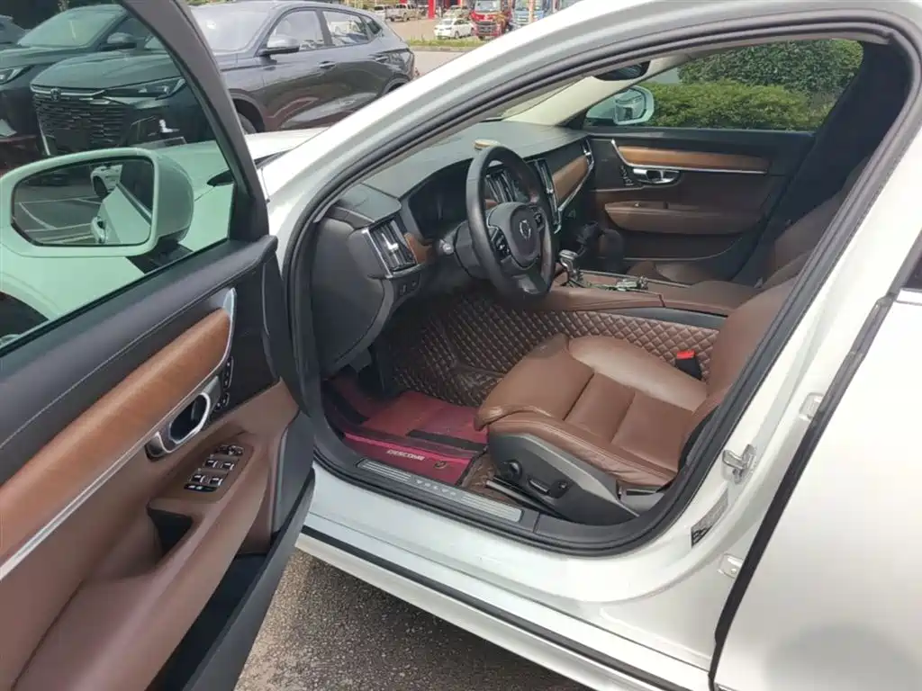 Фото 16 - Volvo S90