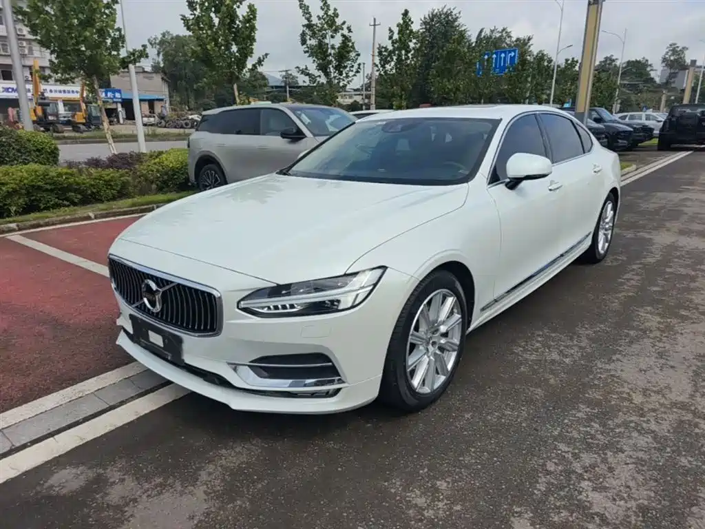 Фото 2 - Volvo S90
