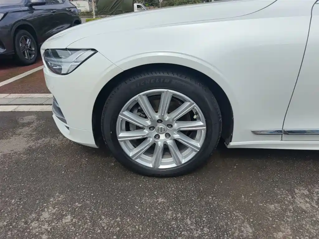 Фото 23 - Volvo S90