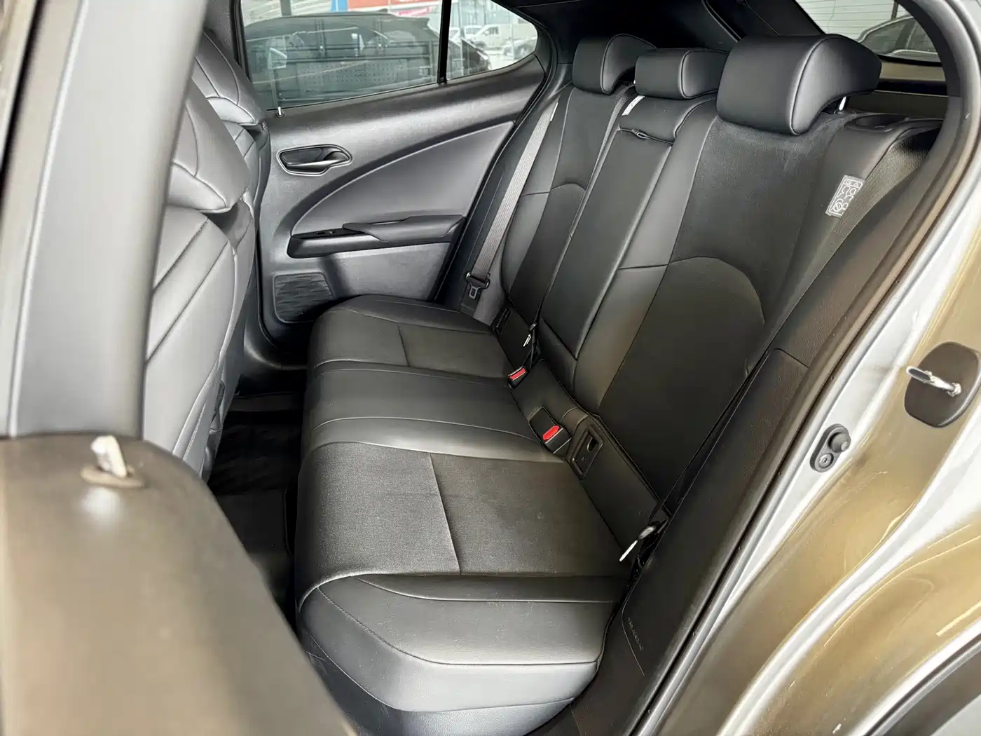 Фото 6 - Lexus UX
