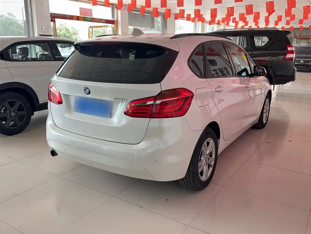 BMW 2 Series Touring 2016 218i Leading фото 5