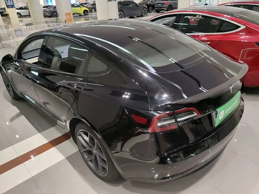 Фото 5 - Tesla Model 3
