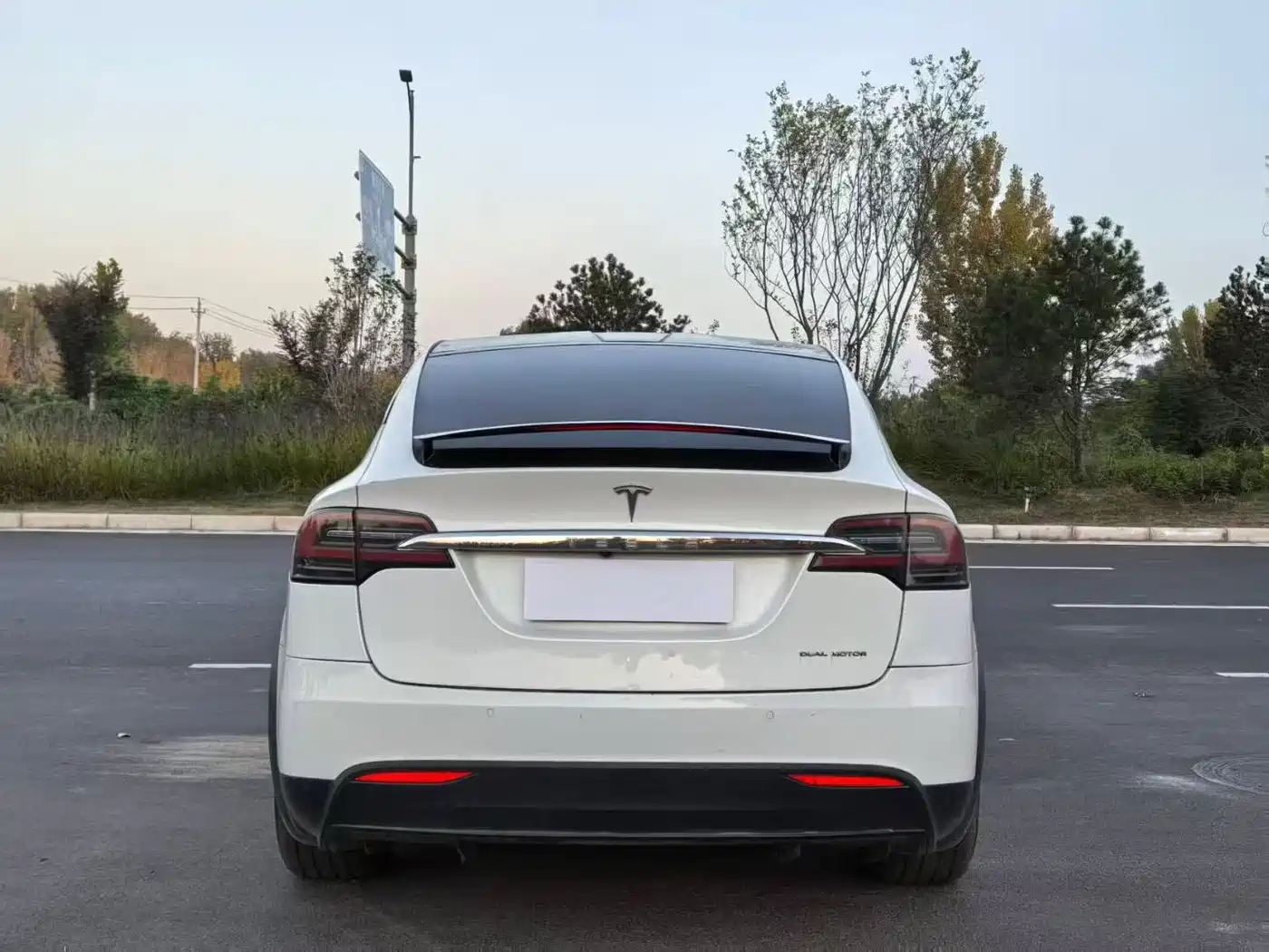 TESLA MODEL X