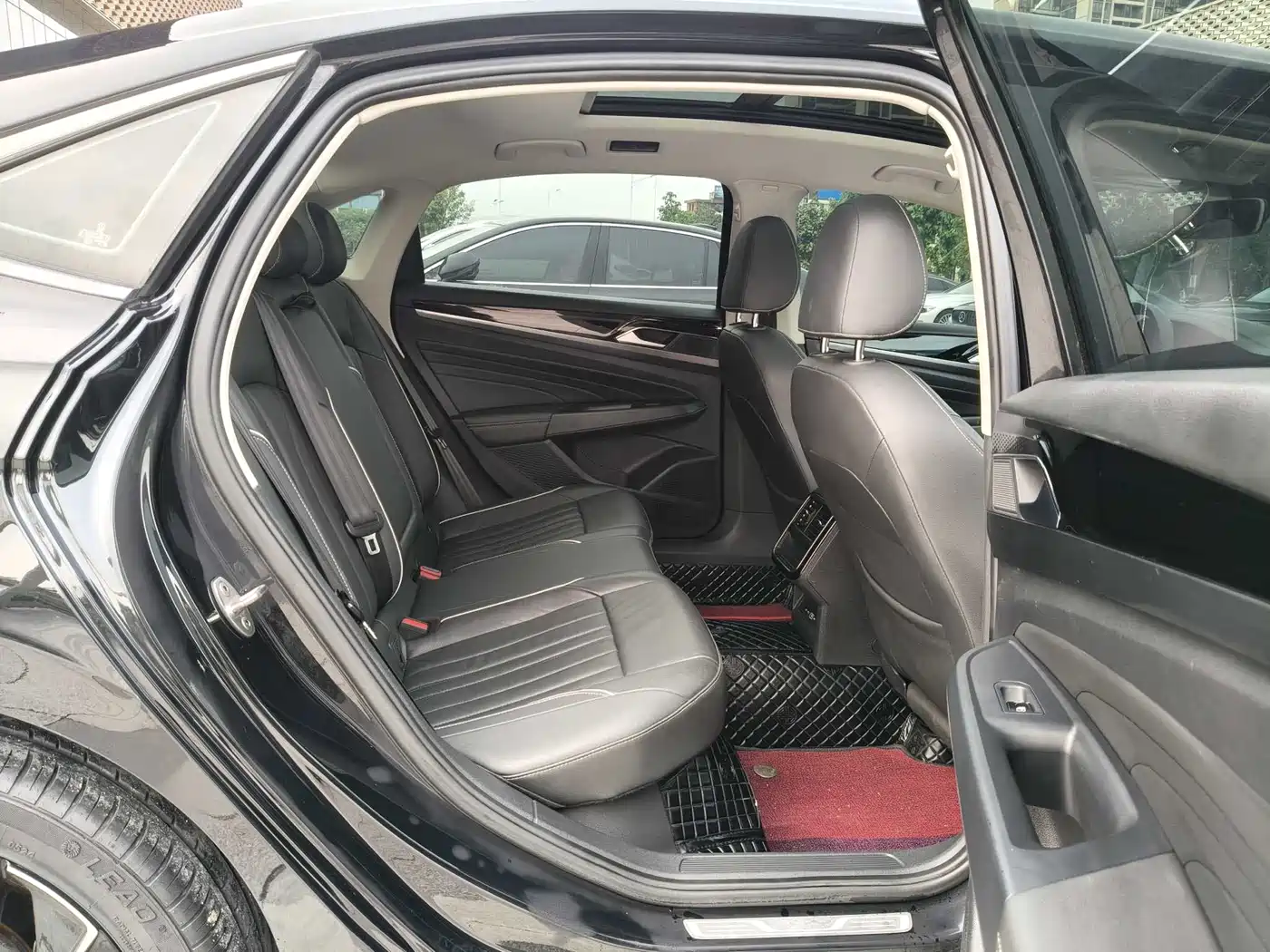 Volkswagen Passat 2022 330TSI Starlight Elite Edition фото 12