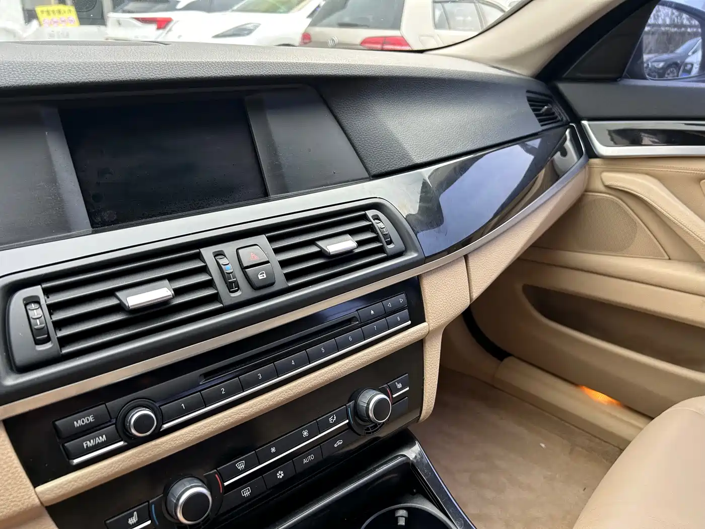 BMW 5 Series 2011 523Li Leading фото 14