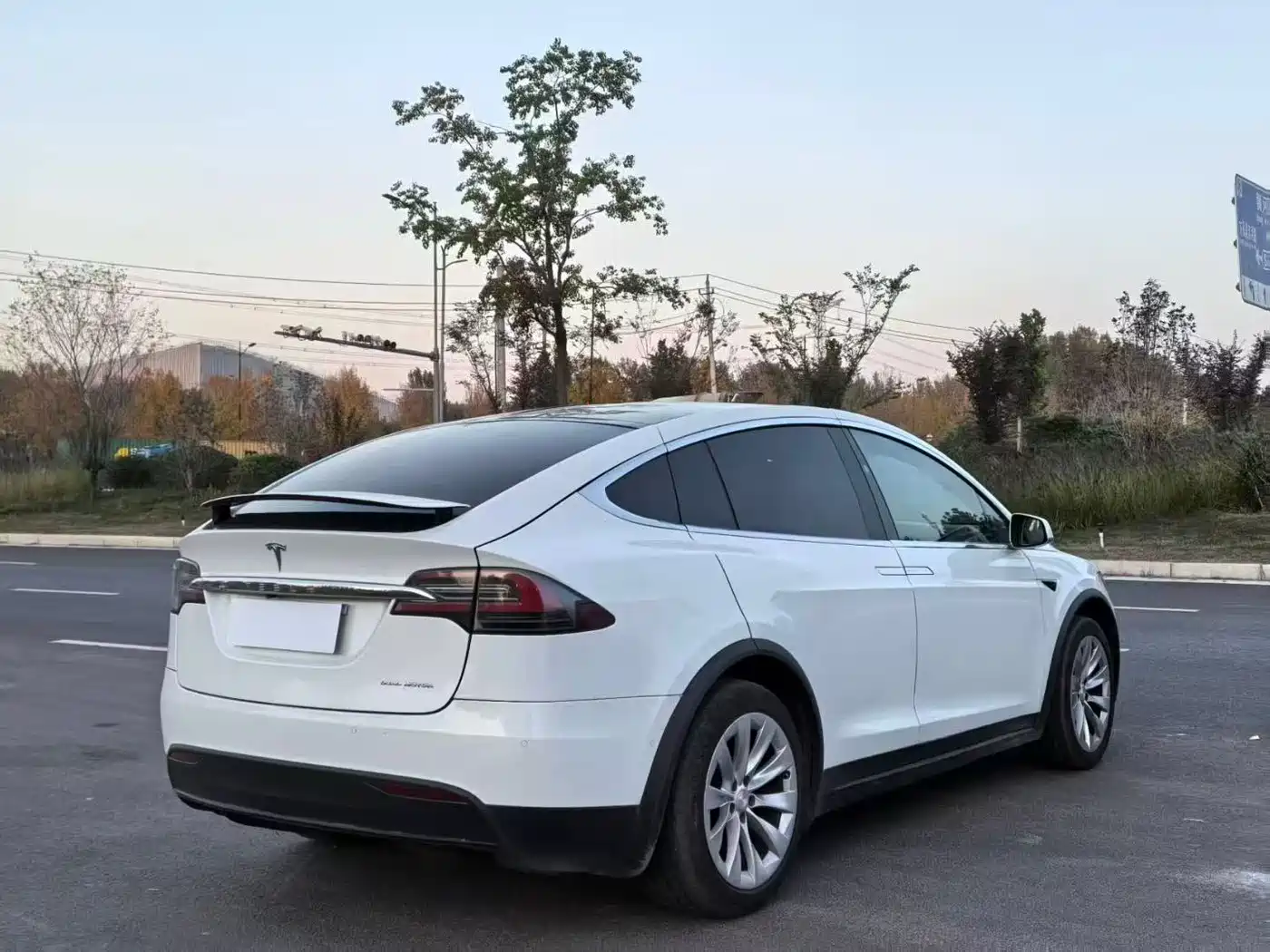 TESLA MODEL X
