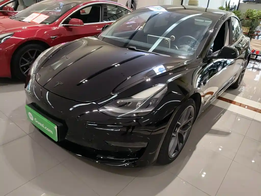 Фото 1 - Tesla Model 3