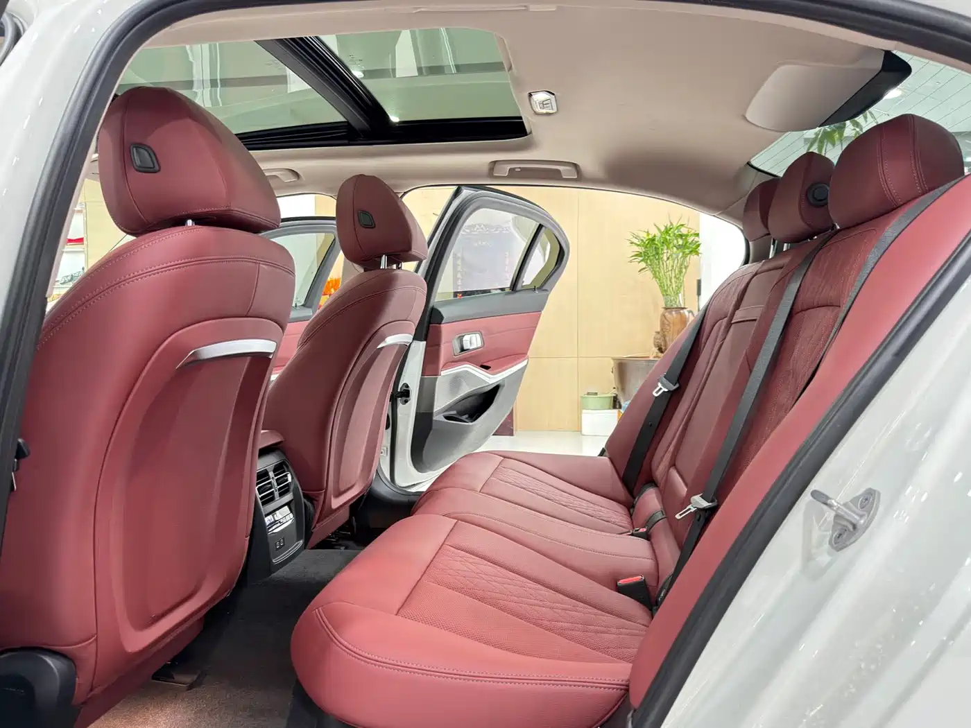BMW i3 2024 eDrive 35 L фото 6
