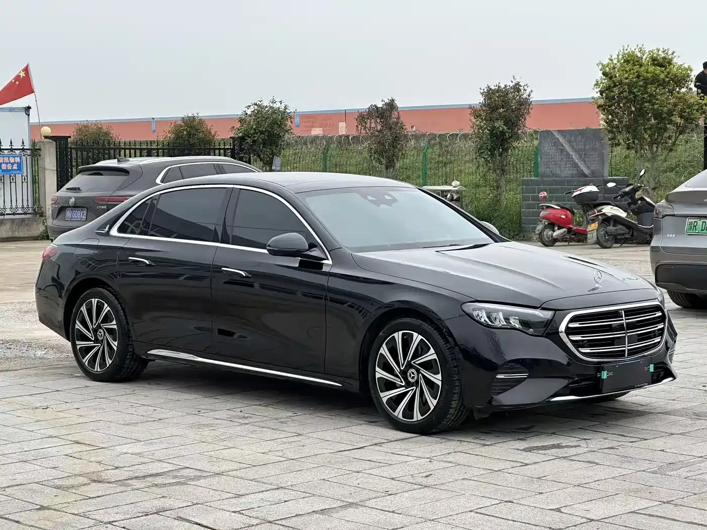 Mercedes-Benz E-Class 2025 E 300 L Luxury фото 3