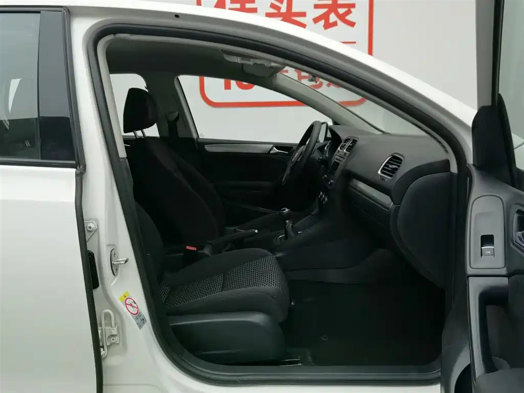 Volkswagen Golf 2012 1.6 Manual Fashion Type фото 23