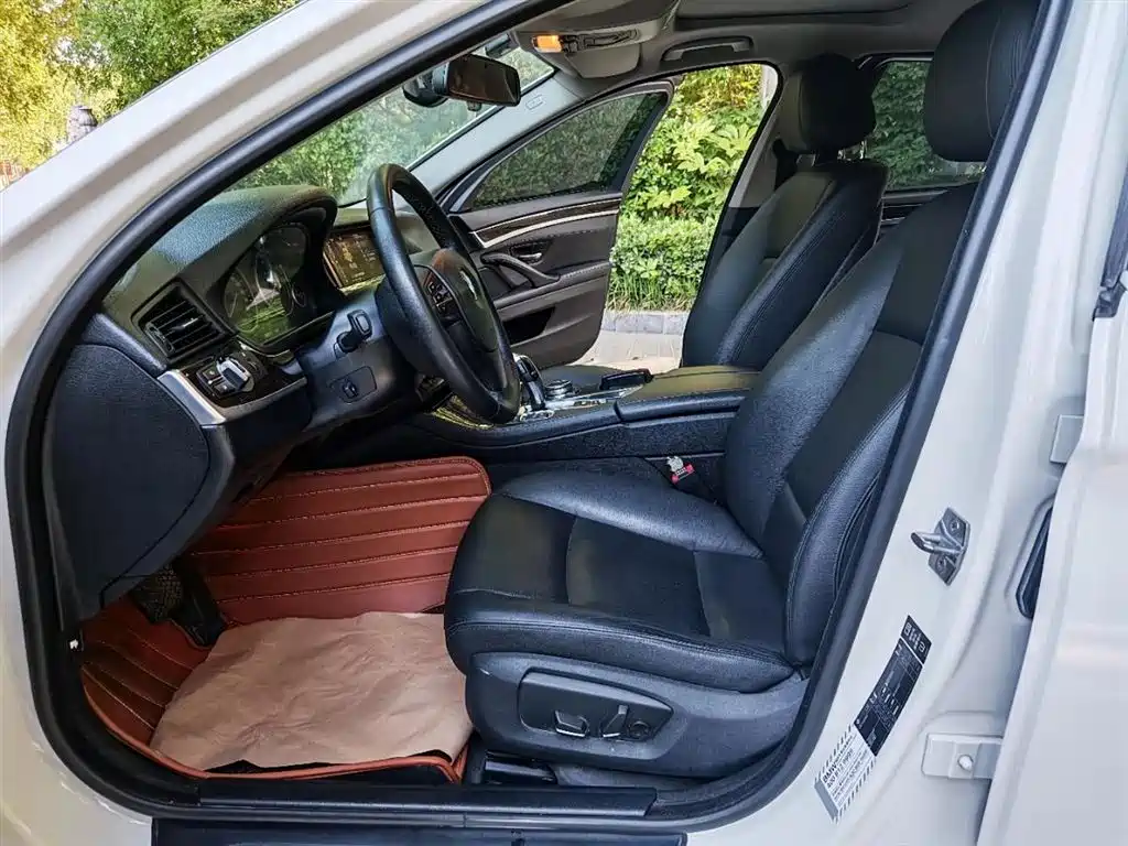 BMW 5 Series 2014 530Li Leading фото 7