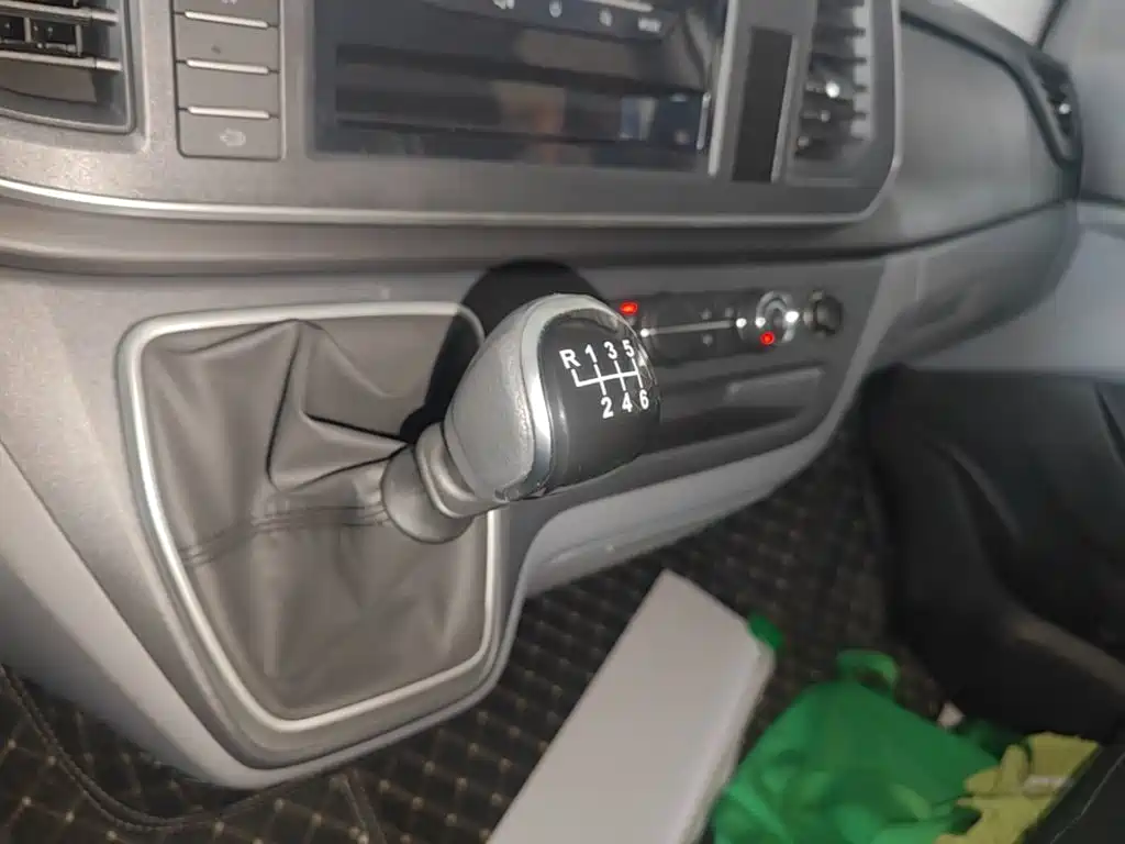 Maxus Xintu V80 2025 2025 Value Edition Aoyun 2.0T Manual Short Wheelbase Medium Roof 127Ps 5/6-seater