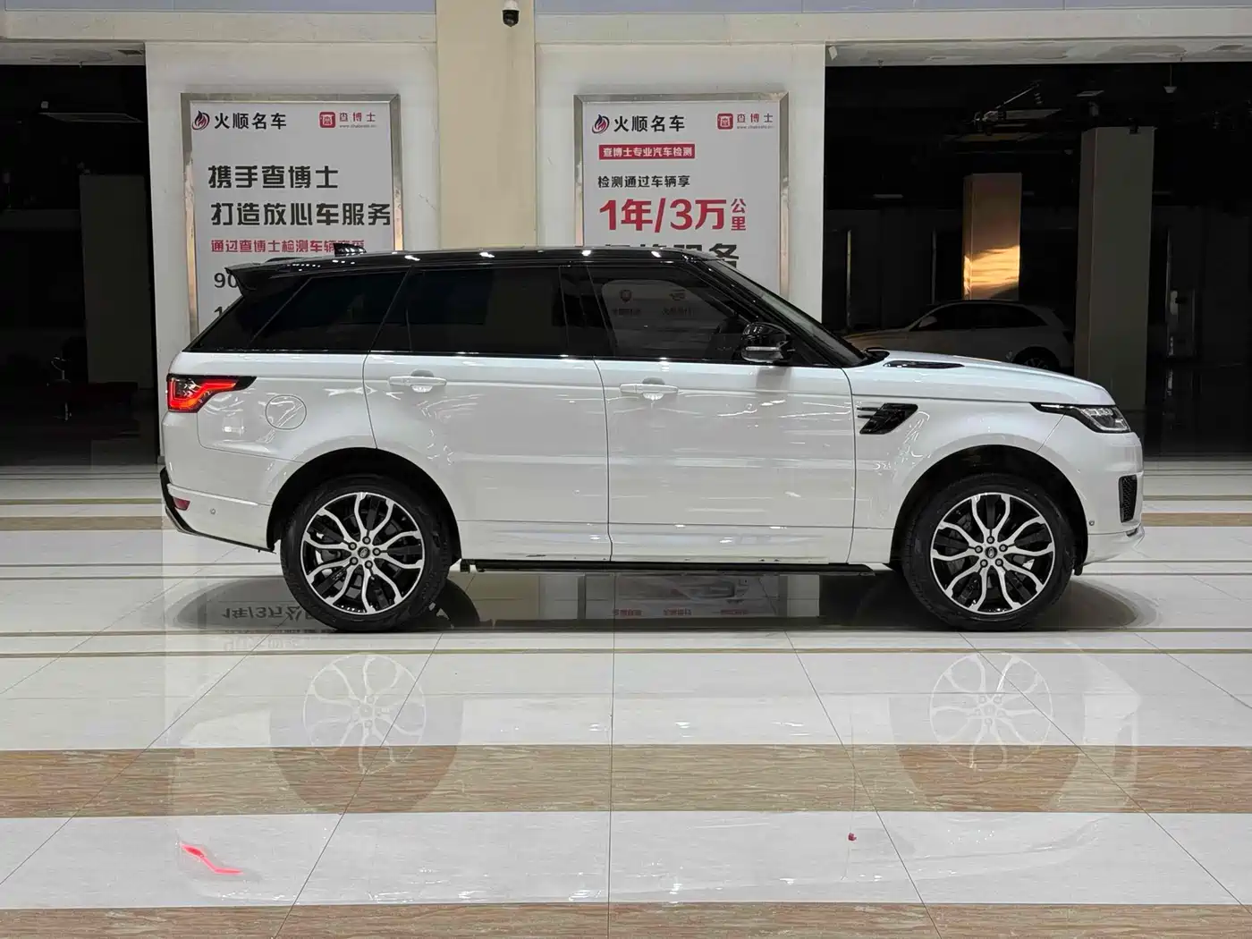 Land Rover Range Rover Sport 2021 3.0 L6 Gloss Black Edition фото 5