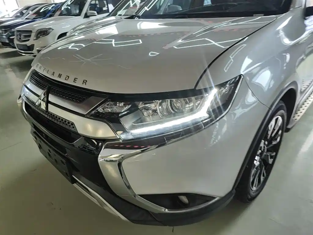 Mitsubishi Outlander 2019 2.0L 2WD Enjoy 7-Seater China VI фото 24