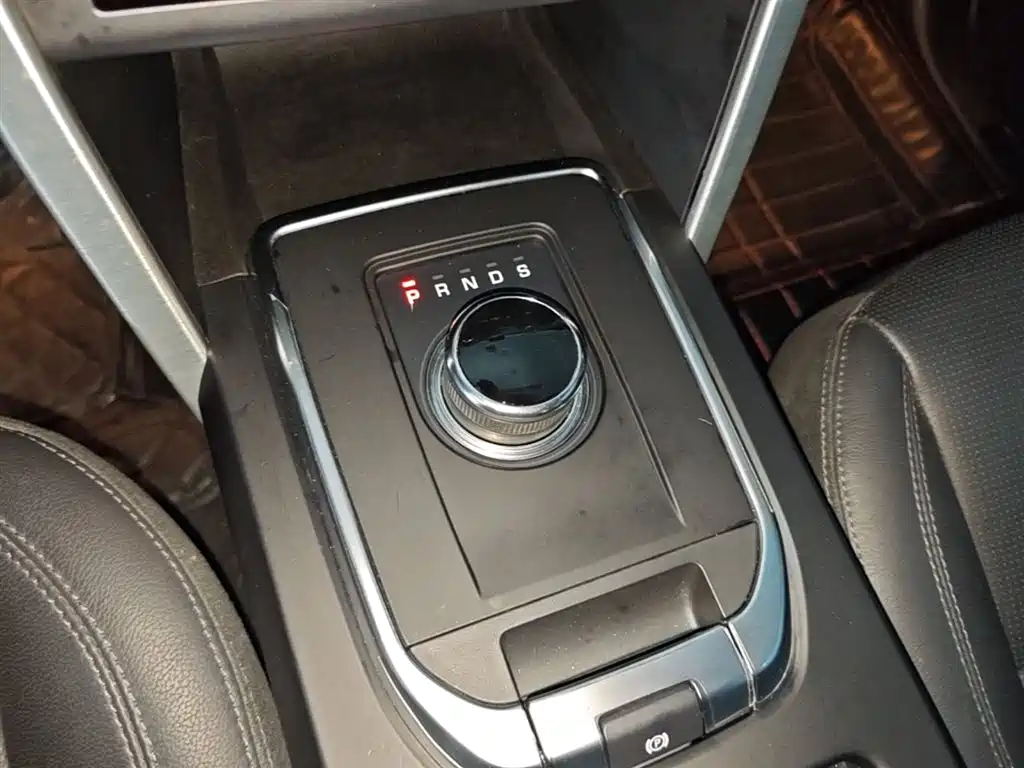 Land Rover Discovery Sport 2019 240PS SE Edition China VI фото 14