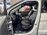 Photo 5 - Ford Explorer (Import)