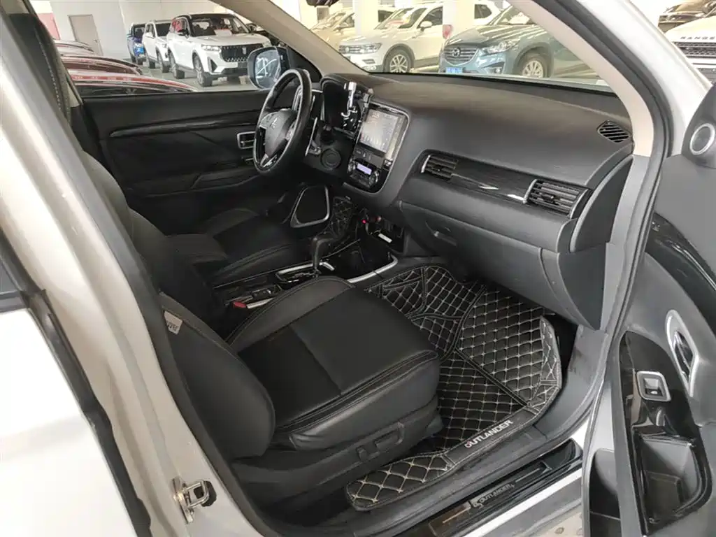 Mitsubishi Outlander 2019 2.0L 2WD Enjoy 7-Seater China VI фото 25