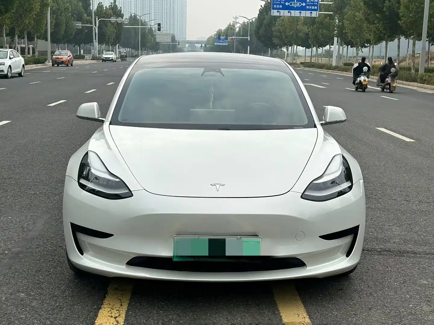 Фото 2 - Tesla Model 3