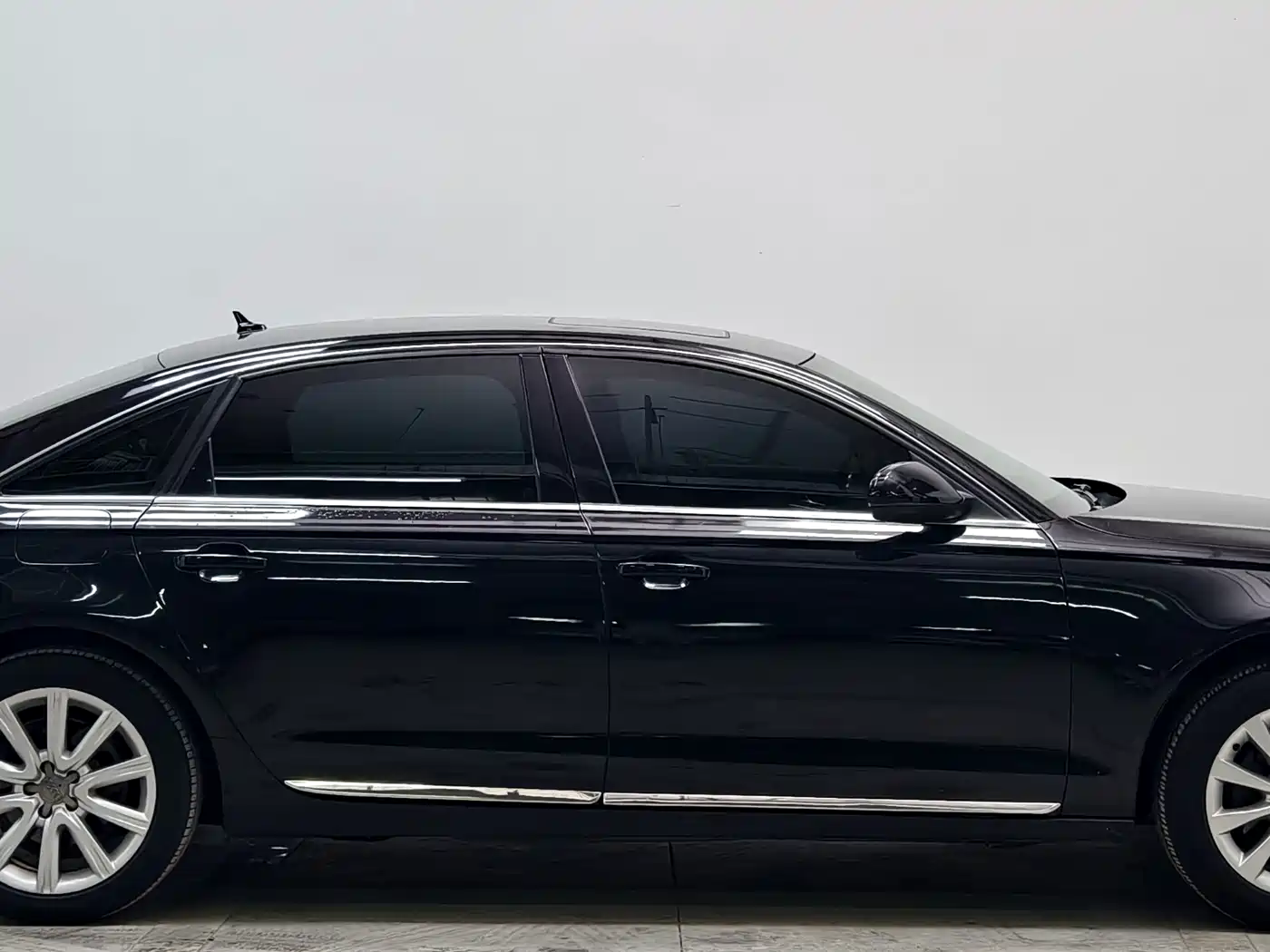 Фото 8 - Audi A6L
