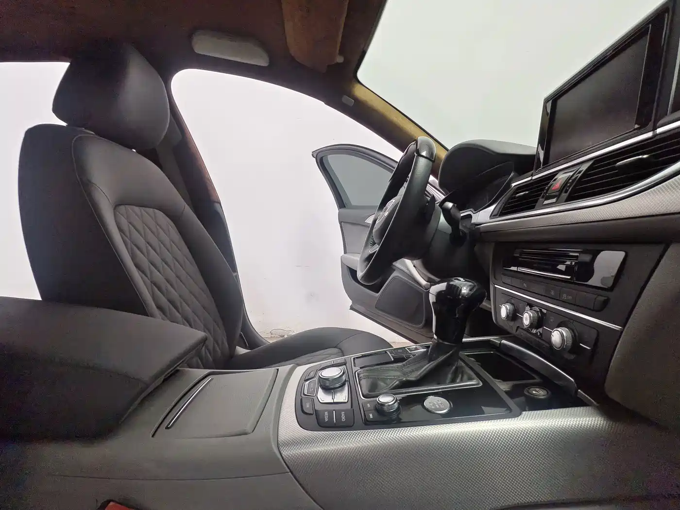 Фото 15 - Audi A6L