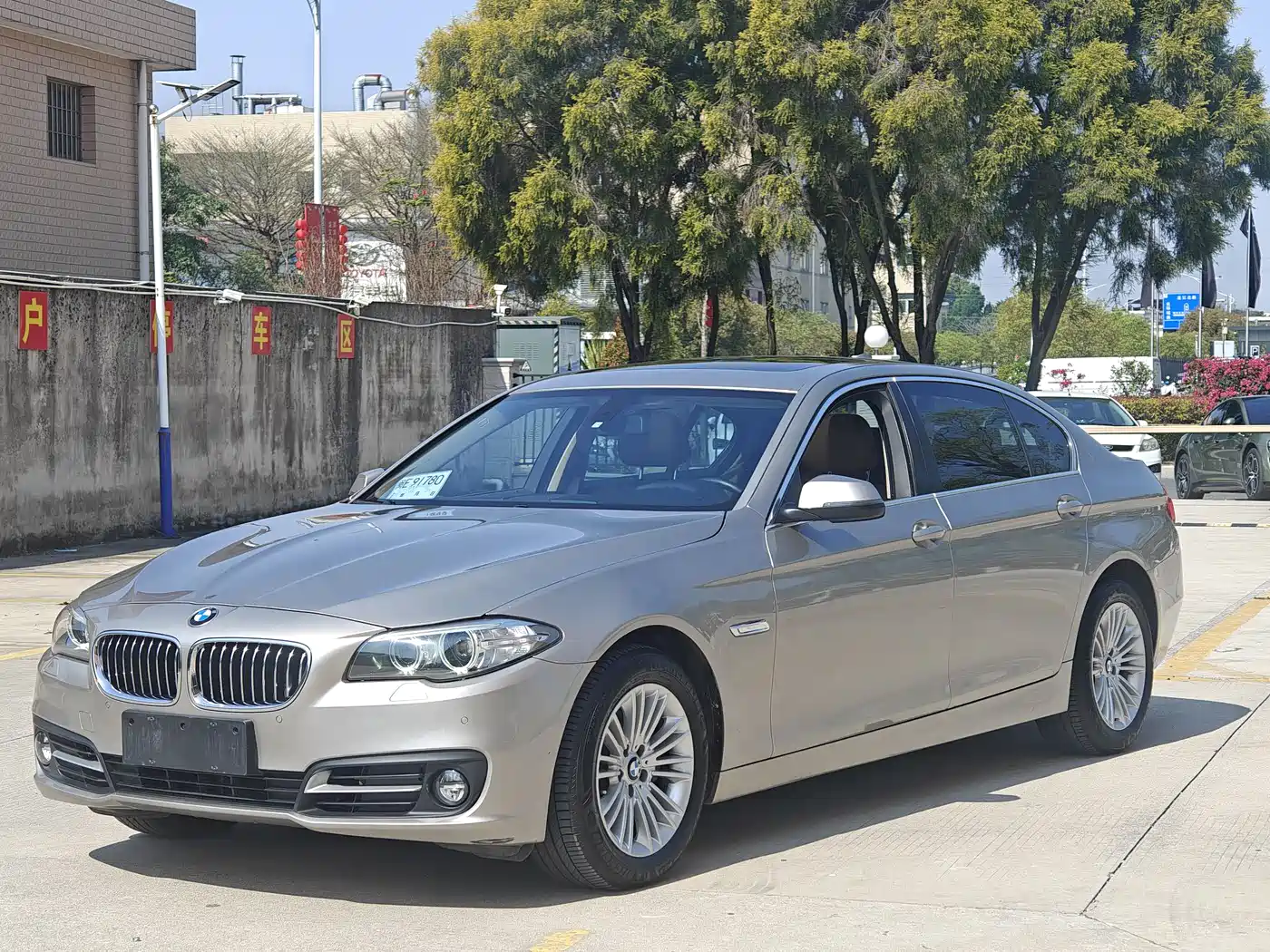 BMW 5 Series 2014 525Li Leading