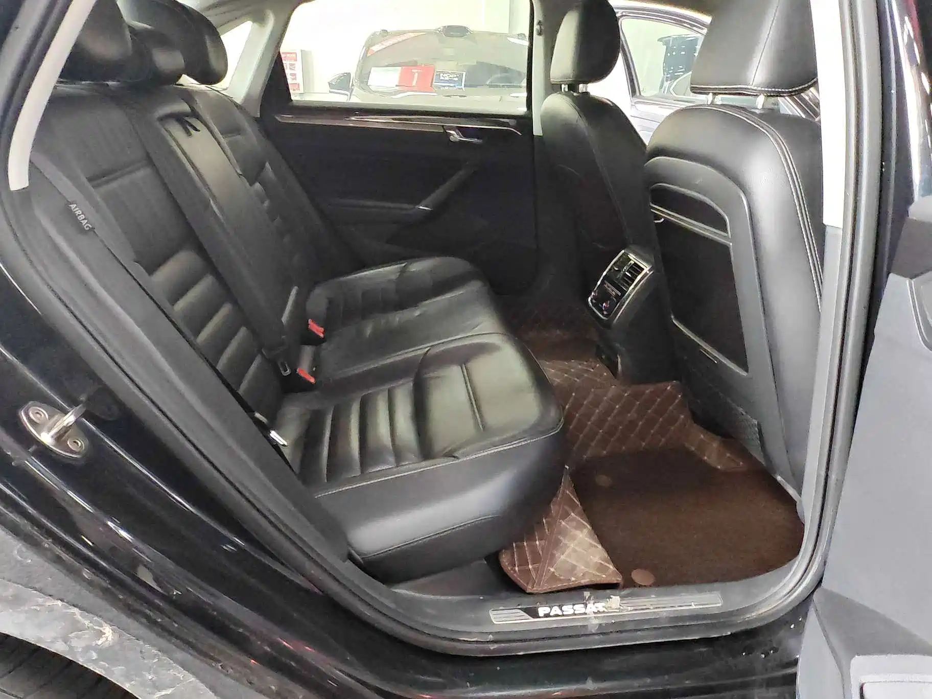 صورة 10 - Volkswagen Passat