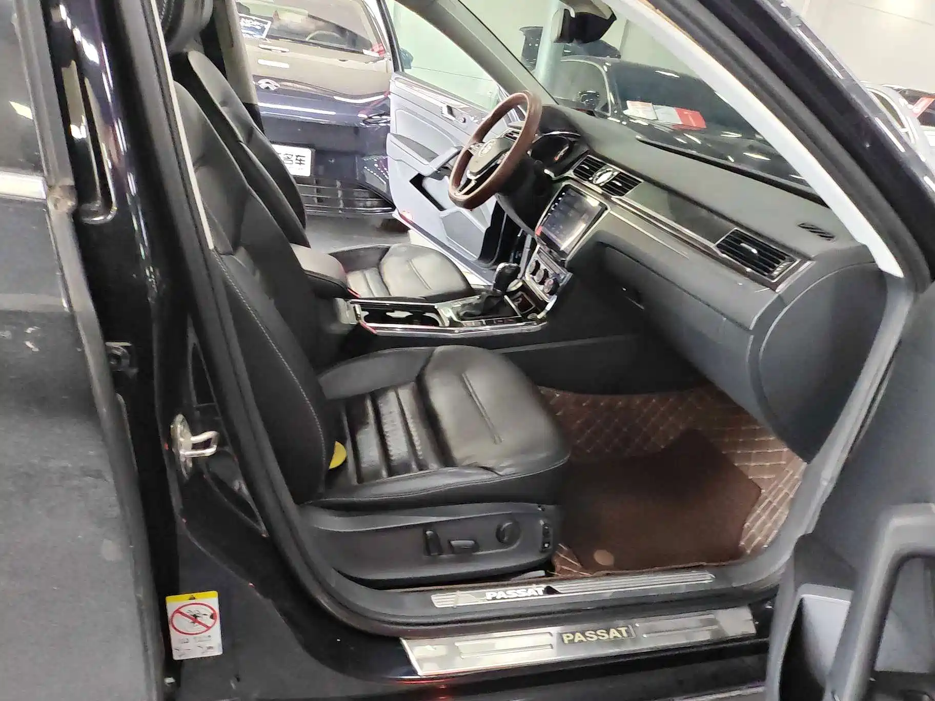 صورة 9 - Volkswagen Passat