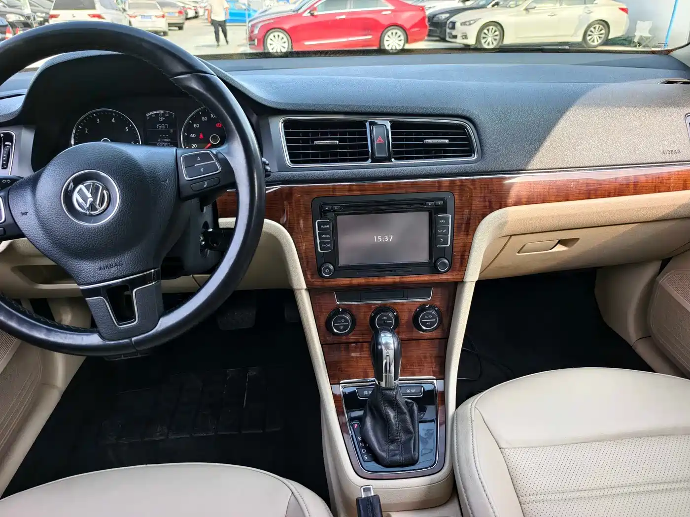 Volkswagen Lavida 2013 1.6L Automatic Luxury Edition фото 12