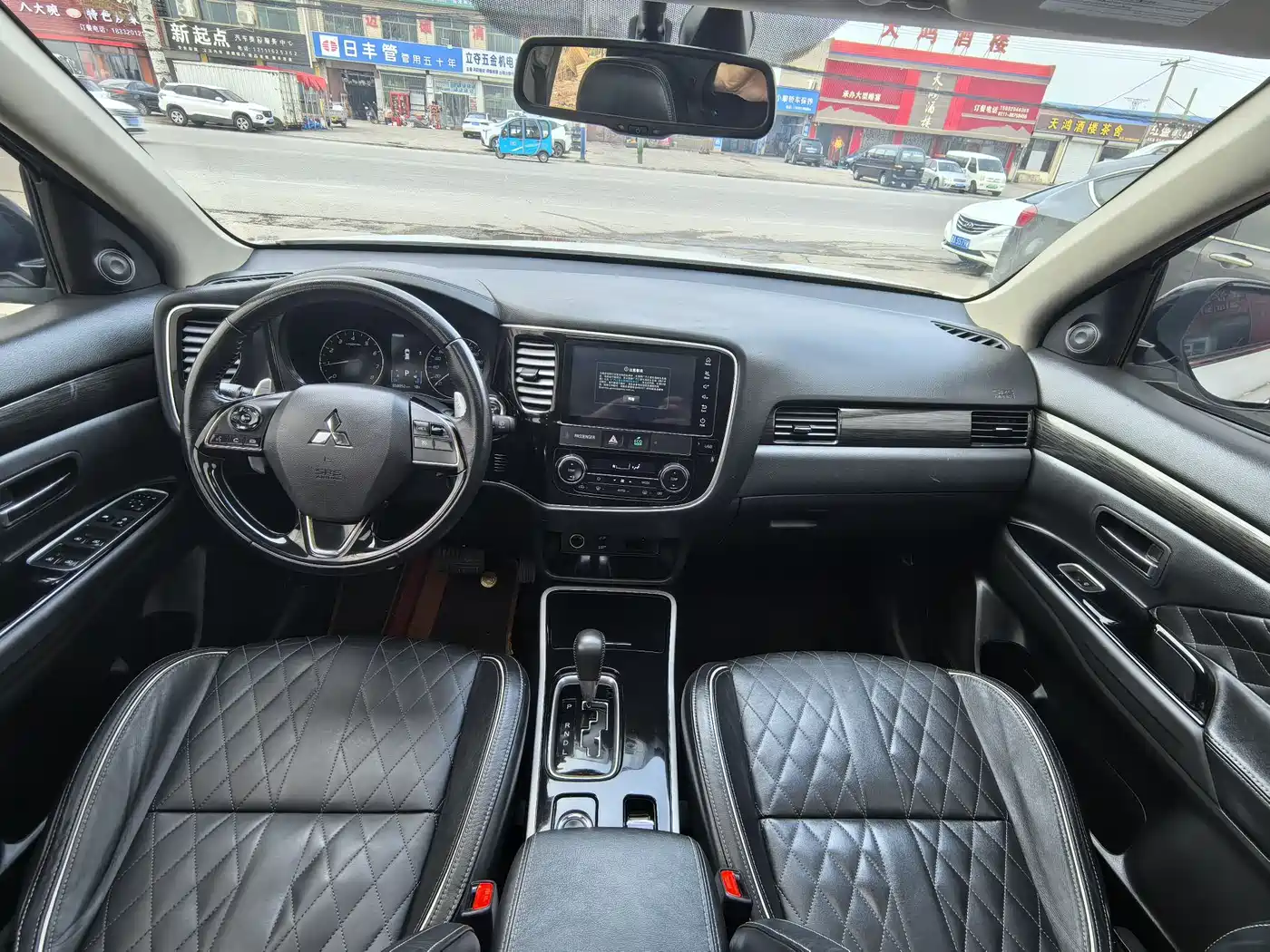 MITSUBISHI OUTLANDER