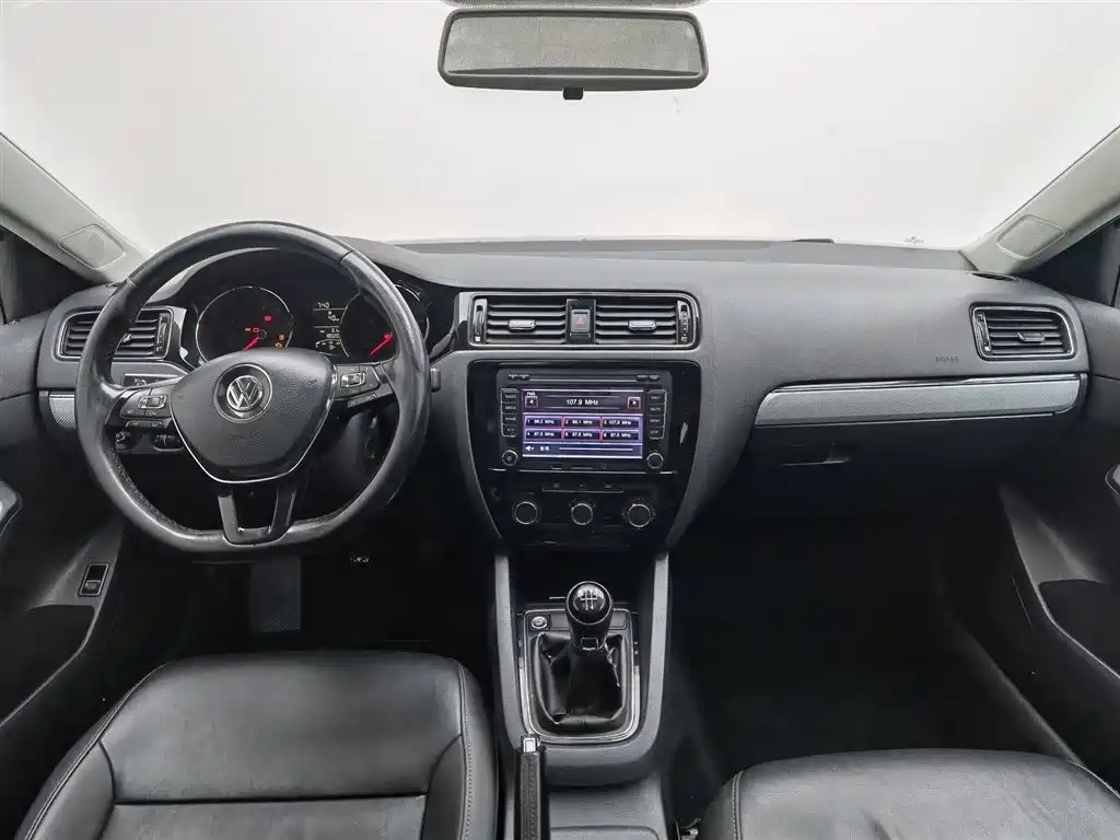 Volkswagen Sagitar 2017 1.6L Manual Comfort фото 5