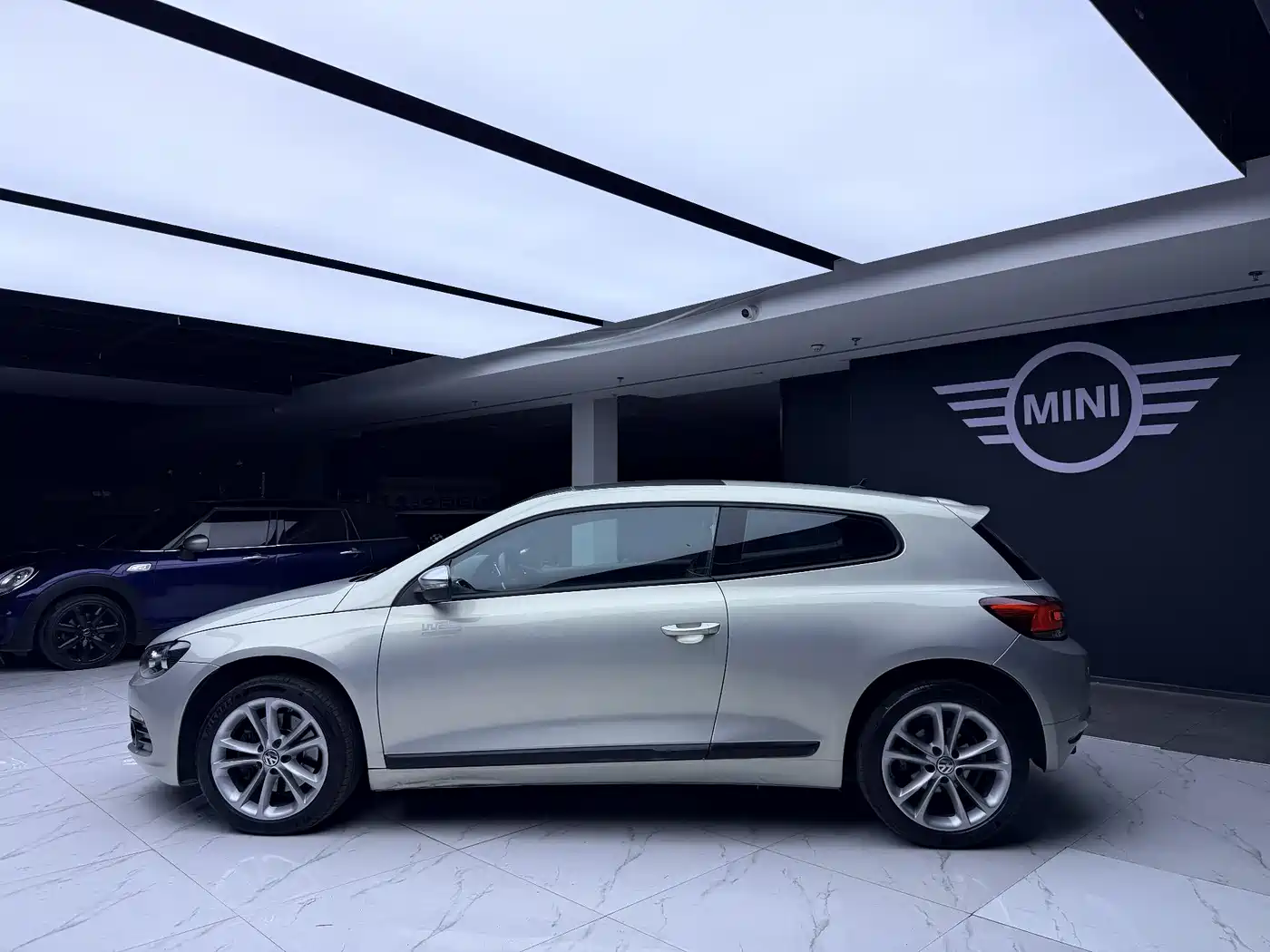 Volkswagen Scirocco 2011 2.0TSI Luxury фото 5