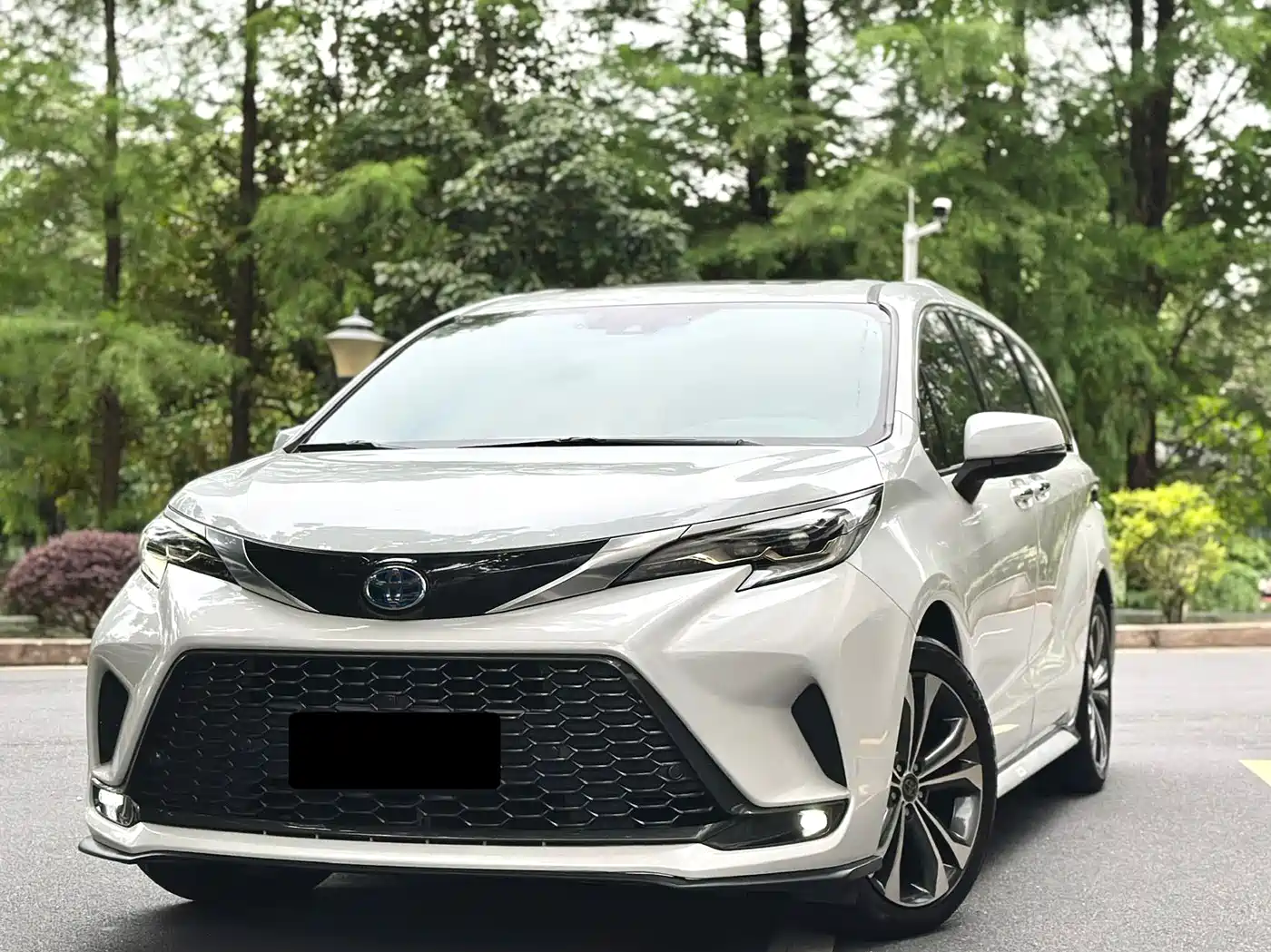 Toyota Granvia 2023 2.5L Hybrid Flagship VIP Edition фото 3