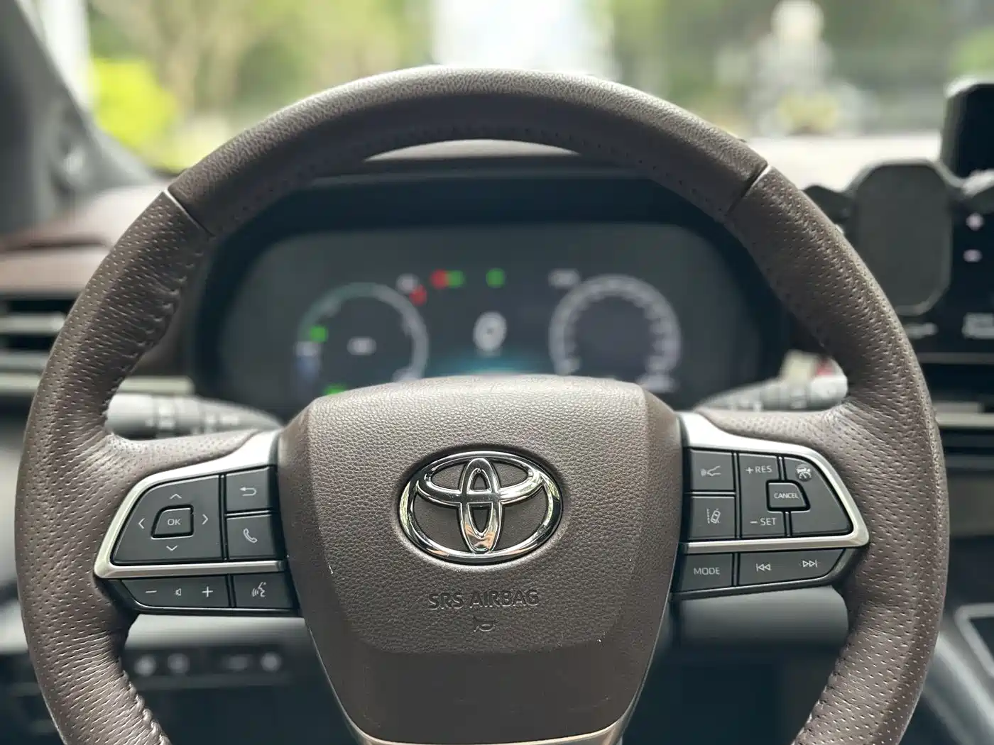 Toyota Granvia 2023 2.5L Hybrid Flagship VIP Edition фото 14